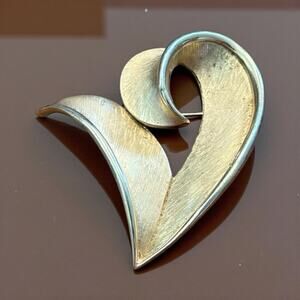 Vintage Crown Trifari Signed Brushed Gold Swirl Brooch Pin Classic MCM Style